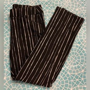 💛TODAY***$15***Chico’s Travelers Collection black & white striped ankle pants.
